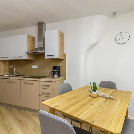 Apartment House Aves 1 Kastelir